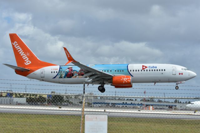 Boeing 737-800 (C-FDBD)