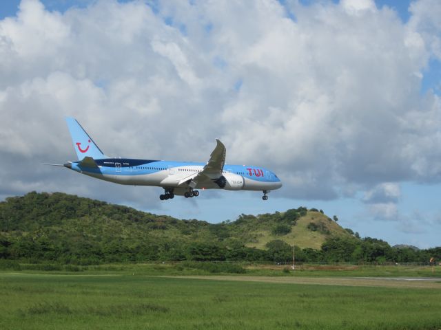 Boeing 787-9 Dreamliner (G-TUIJ)