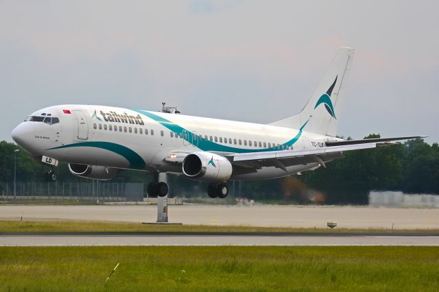 BOEING 737-400 (TC-TLD)