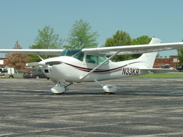Cessna Skylane (N33KR)