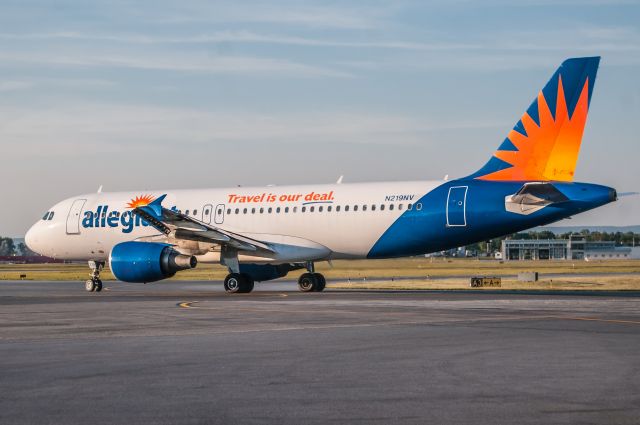 Airbus A320 (N219NV) - Allegiant Airbus A320(N219NV) taxis out of ABE bound for Orlando,Fl