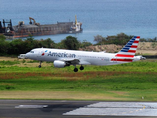 Airbus A320 (N105UW)
