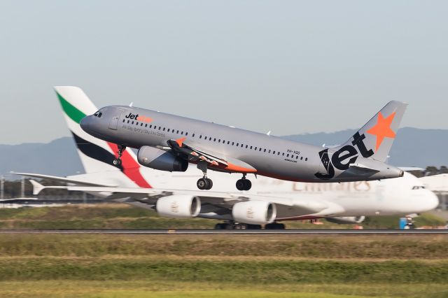 Airbus A320 (VH-VQG)