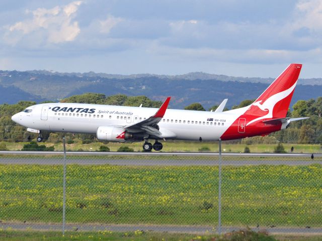 Boeing 737-800 (VH-VXA) - About to put down on runway 05. Thursday 12th July 2012.