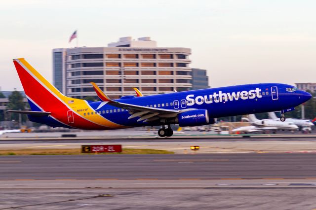 Boeing 737-800 (N8673F)