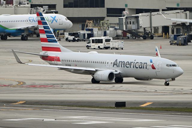 Boeing 737-800 (N838NN)