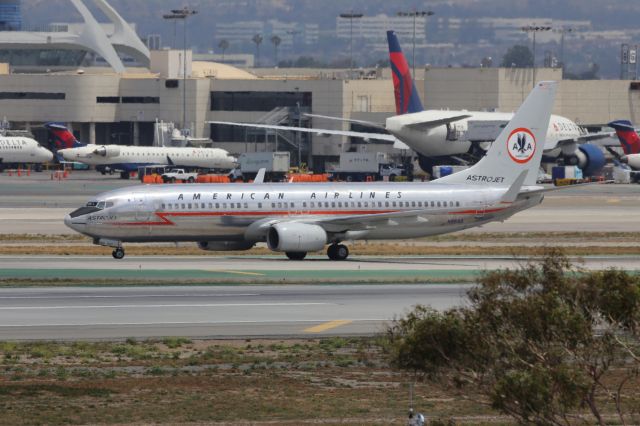 Boeing 737-800 (N951AA)