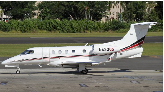 Embraer Phenom 300 (N423QS)