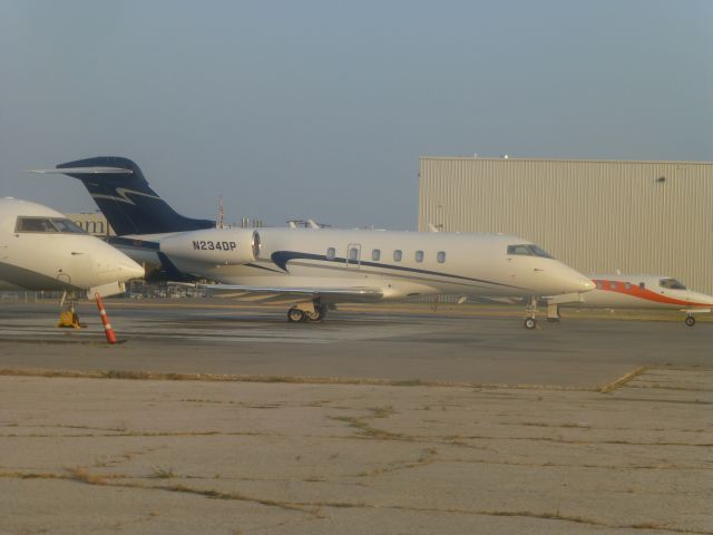 Bombardier Challenger 300 (N234DP)