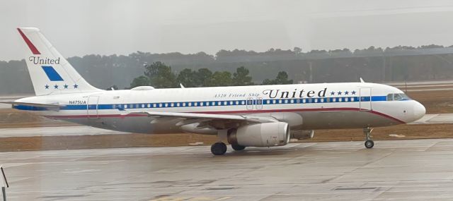 Airbus A320 (N475UA) - Terminal E Bush Intercontinental Airport