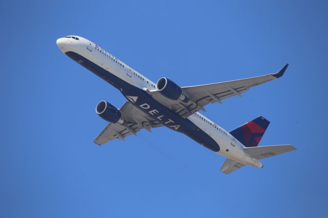 Boeing 757-200 (N547US)