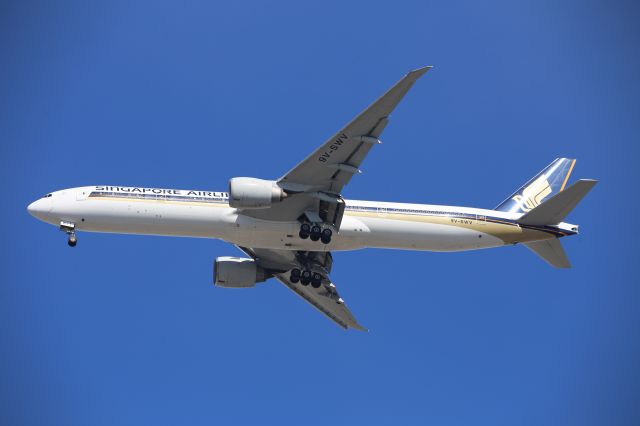 BOEING 777-300ER (9V-SWV)