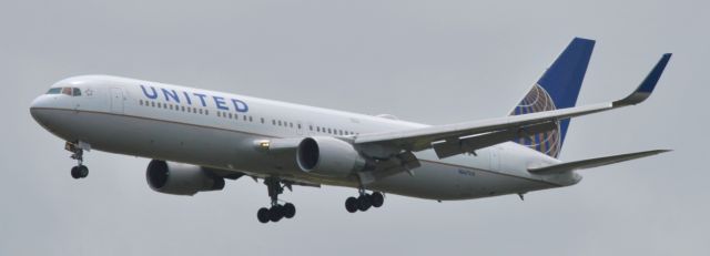 BOEING 767-200 (N667UA)