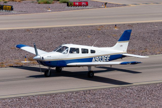 Piper Cherokee (N903EE)