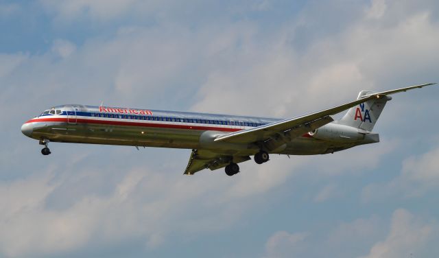 McDonnell Douglas MD-83 (N9622A)