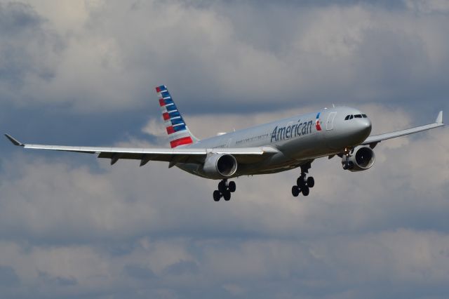 Airbus A330-300 (N275AY) - arriving at KCLT - 10/8/18