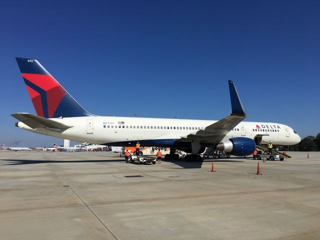 Boeing 757-200 (N672DL)