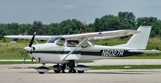 Cessna Skyhawk (N6027R)