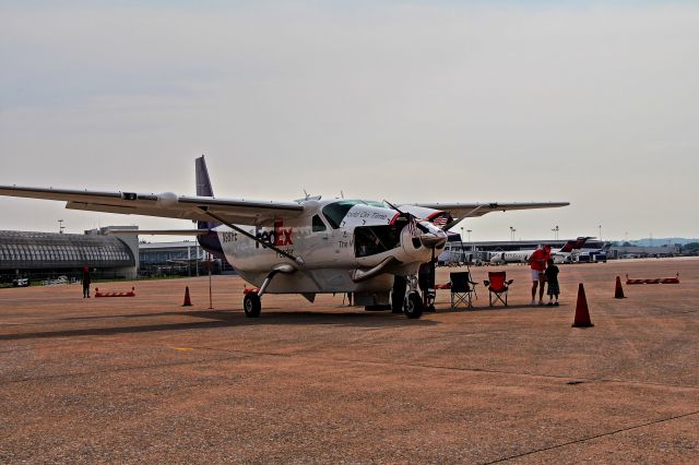 Cessna Caravan (N981FE) - At MDT open house