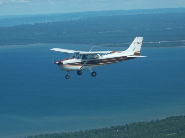 Cessna Skyhawk (C-GBZU) - CYZE-CYYB (2014)