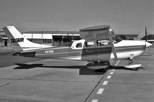 Cessna Skyhawk (VH-TSR) - TASAIR - CESSNA U206E SKYWAGON 206 - REG VH-TSR (CN 01650) - ESSENDON MELBOURNE VIC. AUSTRALIA - YMEN (9/10/1973)