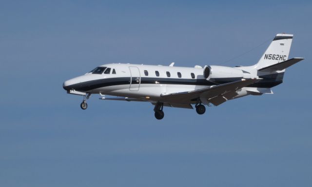 Cessna Citation Excel/XLS (N562HC) - On final is this 2003 Cessna Citation Excel/XLS in the Winter of 2019.