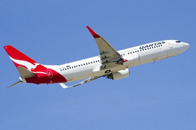 Boeing 737-800 (VH-VZL) - Heading skywards off runway 23. Thursday 4th April 2013.