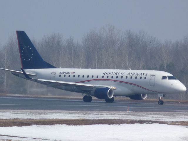 Embraer 170/175 (N806MD)