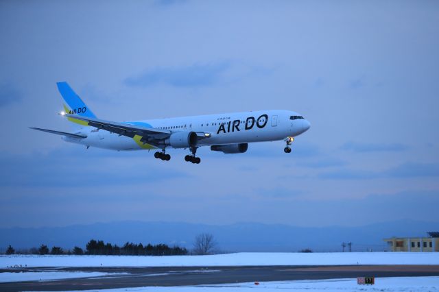 BOEING 767-300 (JA613A) - December 30, 2023:HND-HKD.