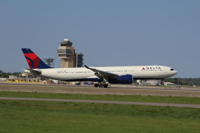 Airbus A330-900 (N406DX)