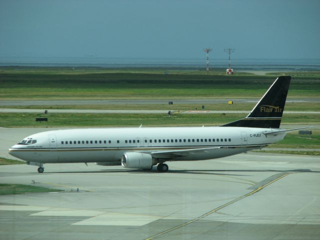 BOEING 737-400 (C-FLER) - Flair Airlines taxiing in Vancouver