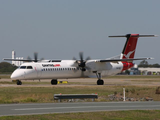 de Havilland Dash 8-400 (VH-QOC) - Taxing to 32 for departure