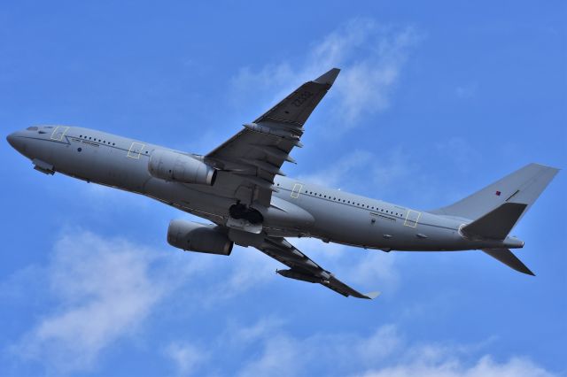 Airbus A330-200 (ZZ-332) - Royal Air Force Airbus KC3 Voyager (A330-243MRTT) departing YYC on Apr 20.