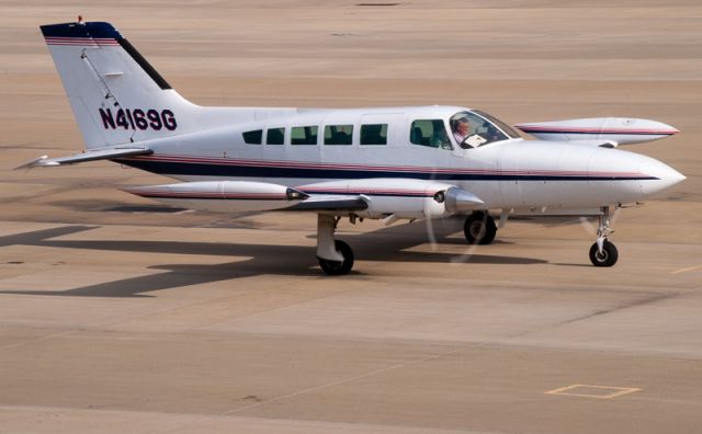 Cessna 402 (N4169G)