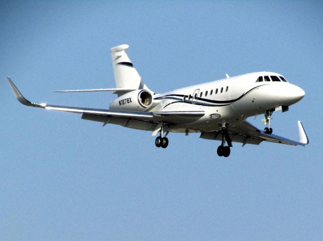 Dassault Falcon 2000 (N1978X) - Landing RWY 20R