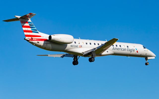 Embraer ERJ-145 (N672AE)