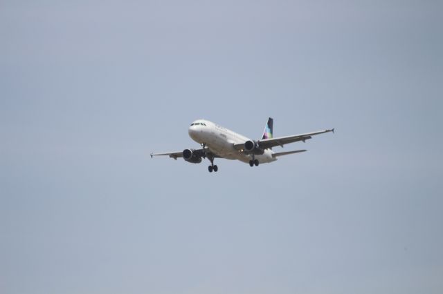 Airbus A320 (N509VL) - FINAL APPROACH 27 MMTJ