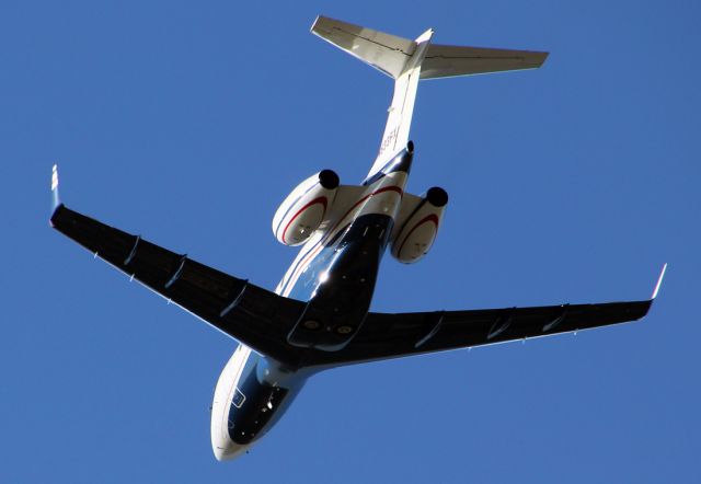 Bombardier Challenger 300 (N533FX)