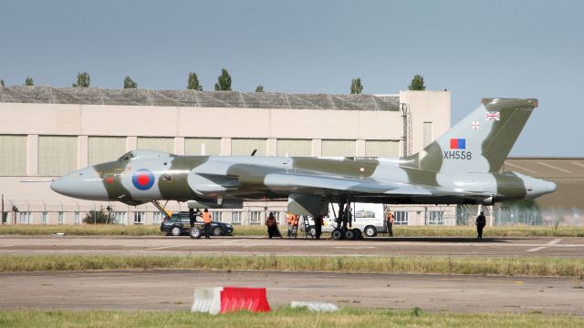 — — - Avro Vulcan ZH558