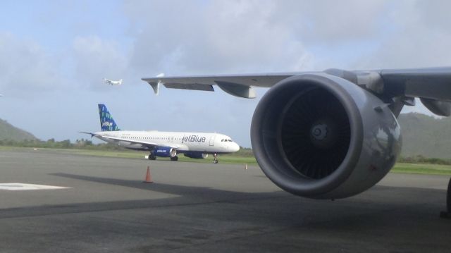 Airbus A320 (N653JB)