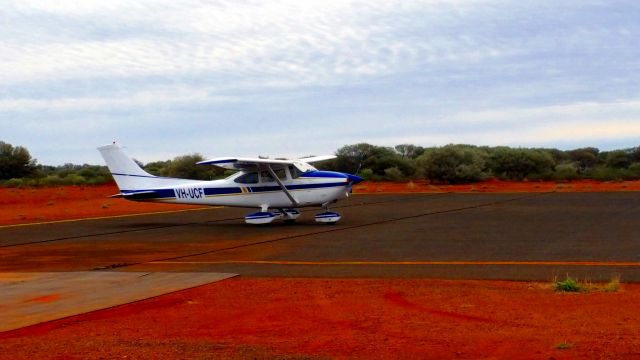 Cessna Skylane (VH-UCF)