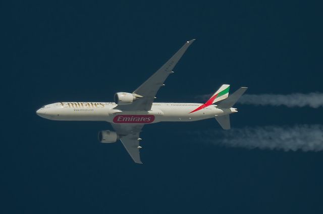 BOEING 777-300 (A6-ECS) - 22/11/2015. Emirates Boeing B773 A6-ECS Passes Overhead West Lancashire,England,UK at 34,000ft working route Dubai-Boston UAE237.Photo taken from the ground.Pentax K-5.