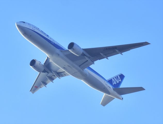Boeing 777-200 (JA8198)