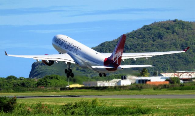 Airbus A330-200 (G-VMIK)