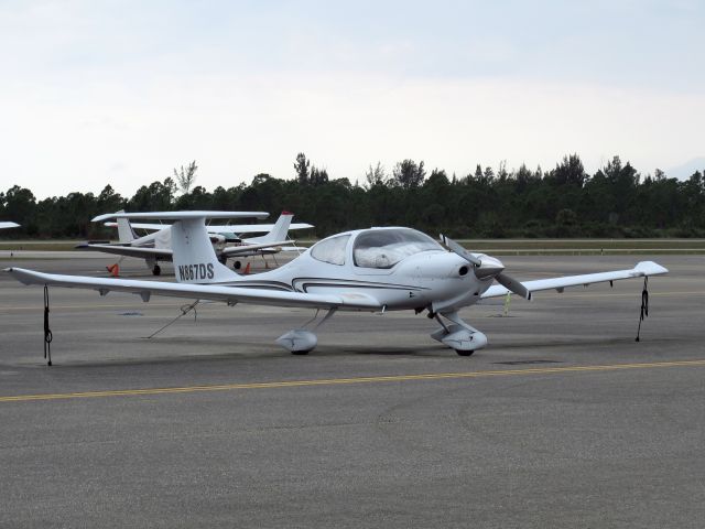 Cessna 350 (N867DS) - A modern aircraft.