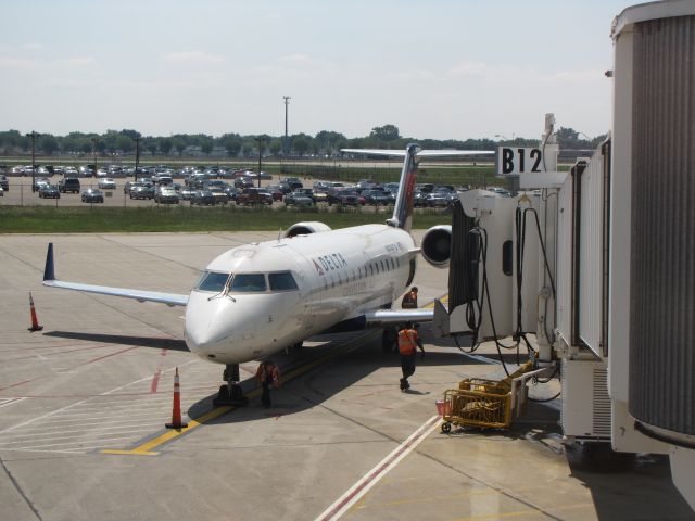 Canadair Regional Jet CRJ-100 (N936CA)