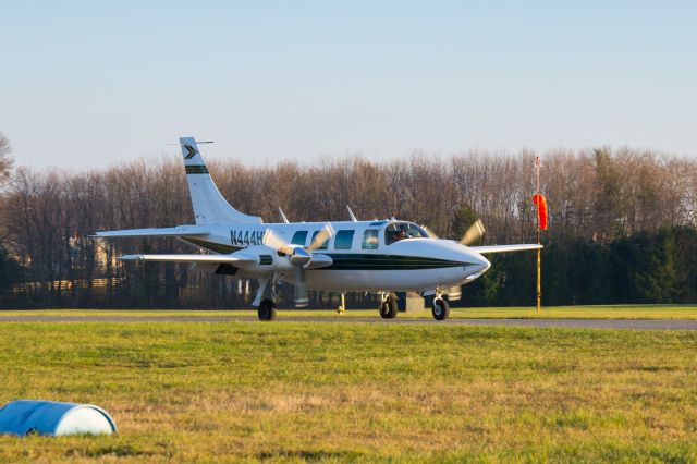 Piper Aerostar (N444HM) - Aerostar Landing on 2000ft runway