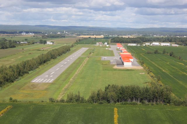 C-FAML — - Aéroport de Joliette CSG3 Québec Canada. 2015-08-22 En vol en Robinson R-22 Betabr /C-FAML