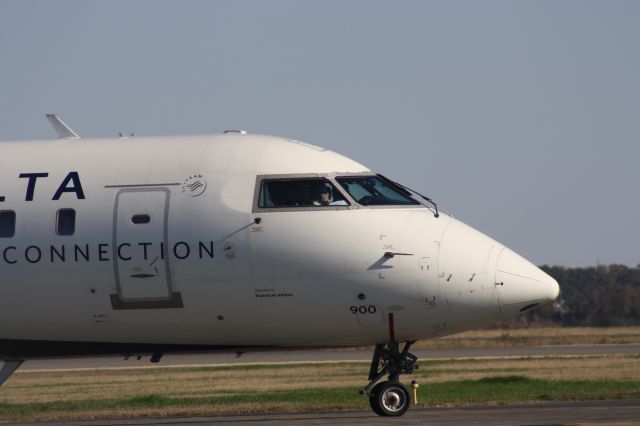 Canadair Regional Jet CRJ-200 (N900EV)