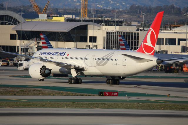 Boeing 787-9 Dreamliner (TC-LLF)